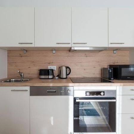 וינה Hm • Sleek 1Br Home With Balcony מראה חיצוני תמונה